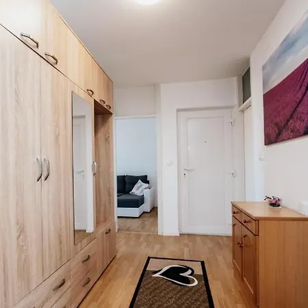 Big Near Center Apartment Zadar