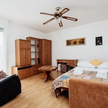 Big Near Center * ザダル