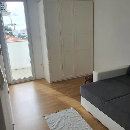 Big Near Center アパート