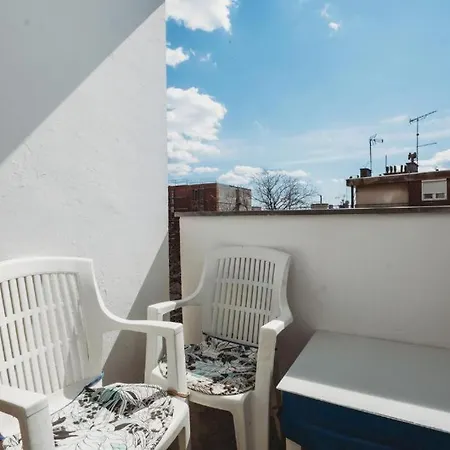 Big Near Center アパート *