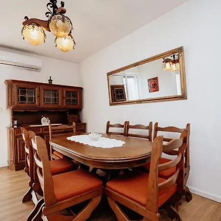 Big Near Center * ザダル