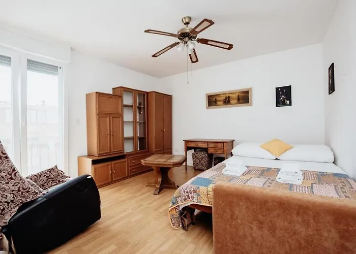 Big Near Center * ザダル