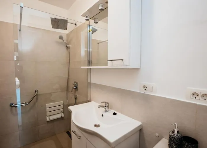 Big Near Center アパート ザダル