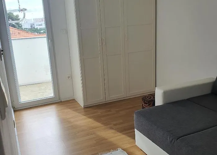 Big Near Center アパート