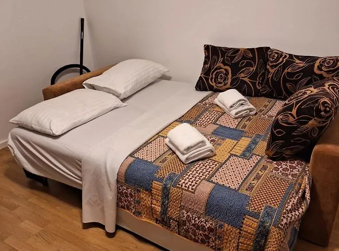 Big Near Center アパート