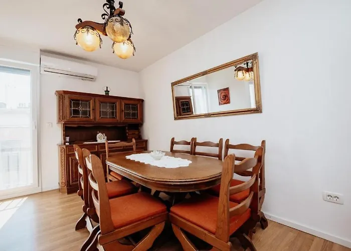 Big Near Center * ザダル